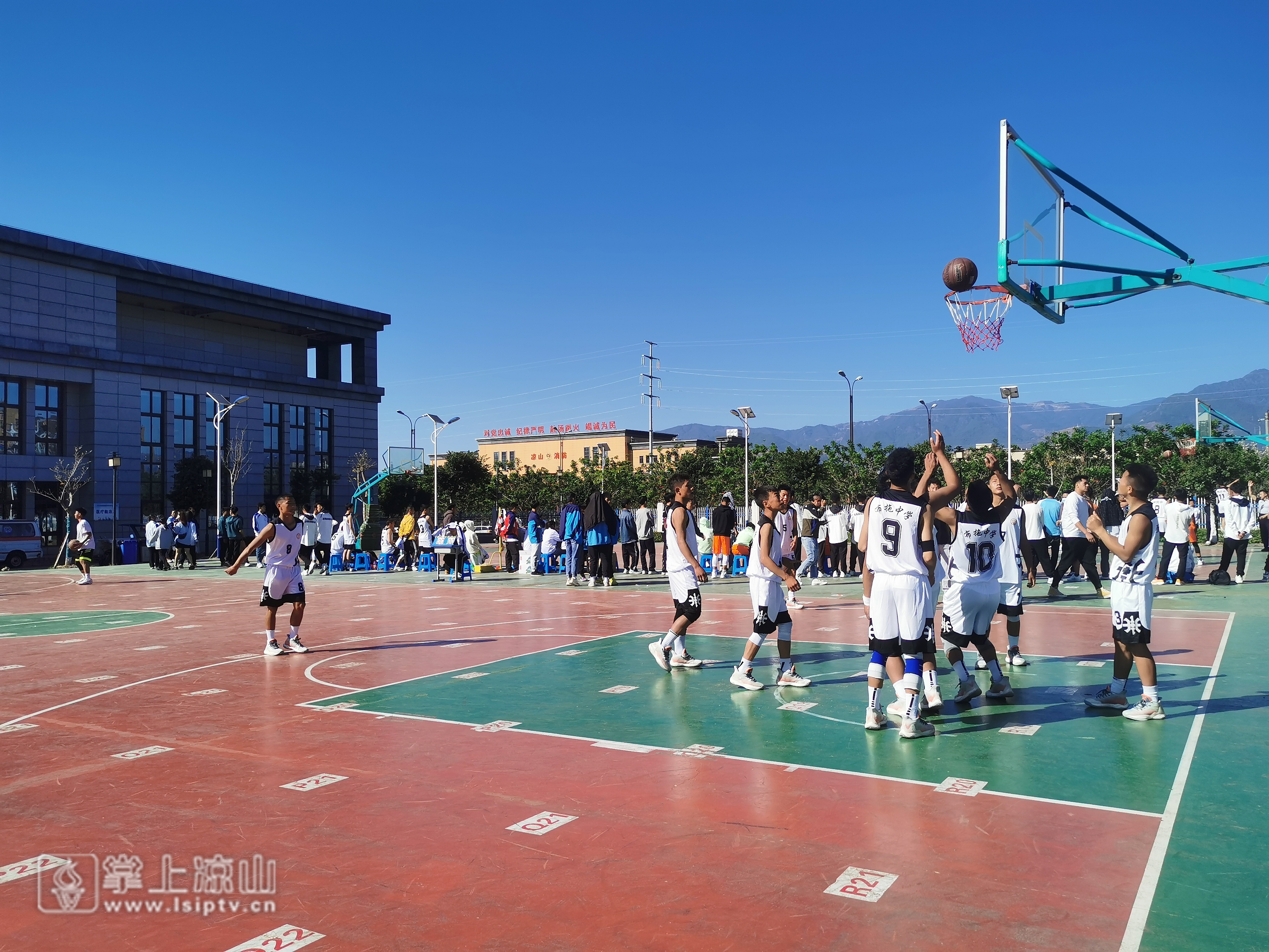 凉山州第39届中小学生运动会,在西昌民族幼儿师范高等专科学校开幕