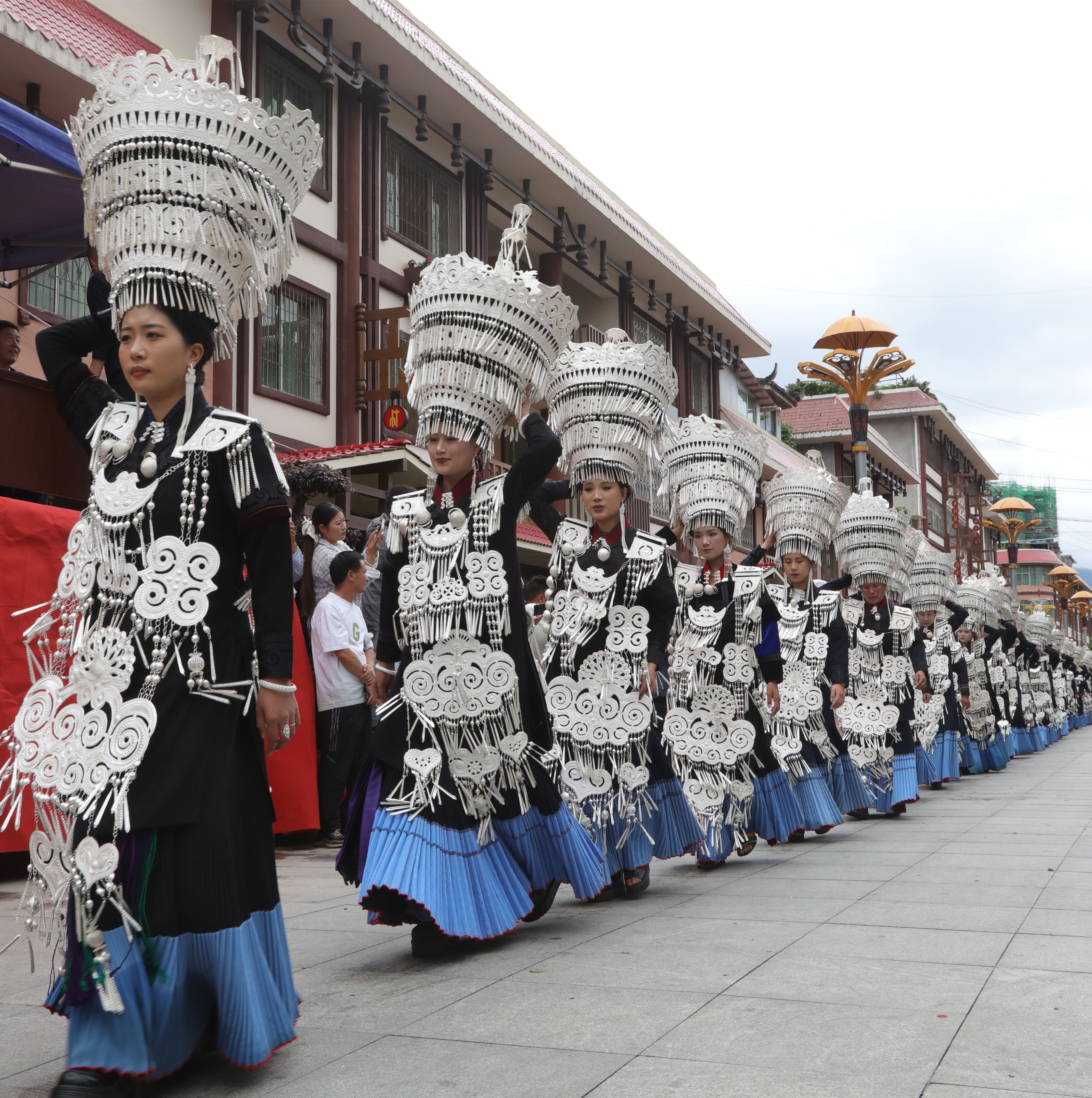 布拖以"火"为生,因"火"闻名,是一块积淀着浓厚彝族火把文化的金盆宝地